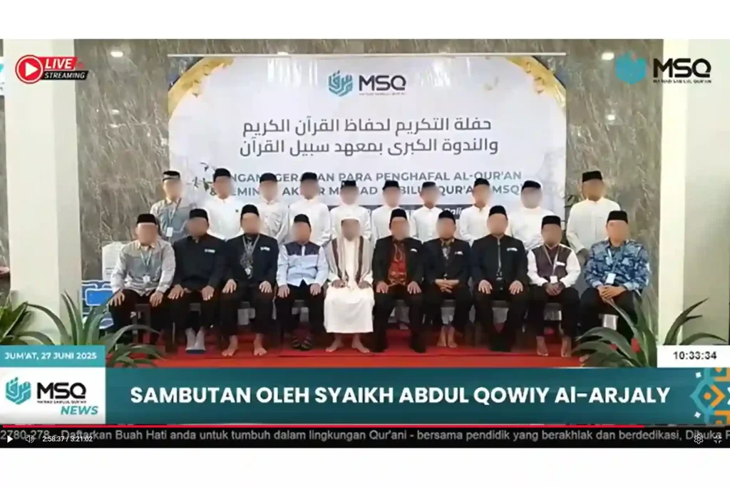 Kebersamaan pengurus Yayasan Ma’had Sabilul Qur’an dalam sesi foto bersama sebagai bentuk sinergi dan ukhuwah