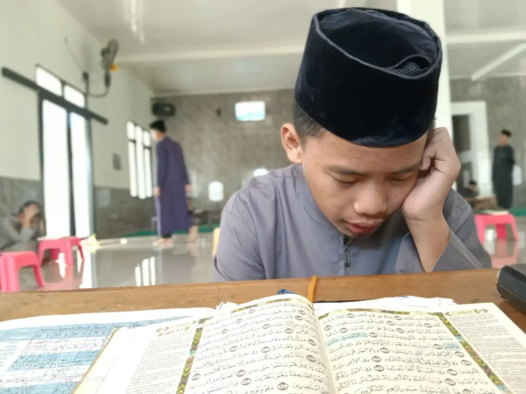 Kegiatan setoran hafalan santri Ma’had Sabilul Qur’an sebagai bagian dari pembinaan tahfidz