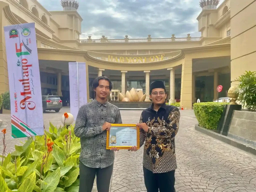 MSQ Jalin Silaturahmi dan Serahkan Cenderamata kepada Yayasan Islam Al Kahfi Batam dalam Momentum Multaqo PULDAPII ke-15