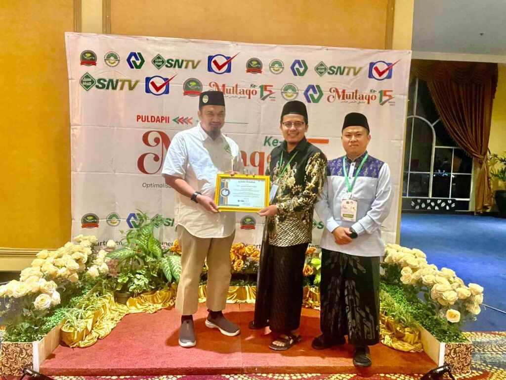 MSQ Jalin Silaturahmi dan Serahkan Cenderamata kepada Yayasan Islam Al Kahfi Batam dalam Momentum Multaqo PULDAPII ke-15