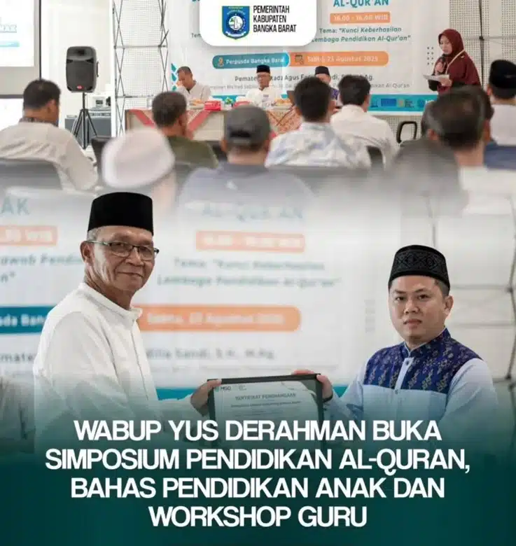 Wakil Bupati Bangka Barat Yus Derahman membuka Simposium Pendidikan Al-Qur’an. Acara membahas pendidikan anak dan workshop guru, dihadiri para tokoh dan ustadz di aula dengan backdrop bertema pendidikan Al-Qur’an.