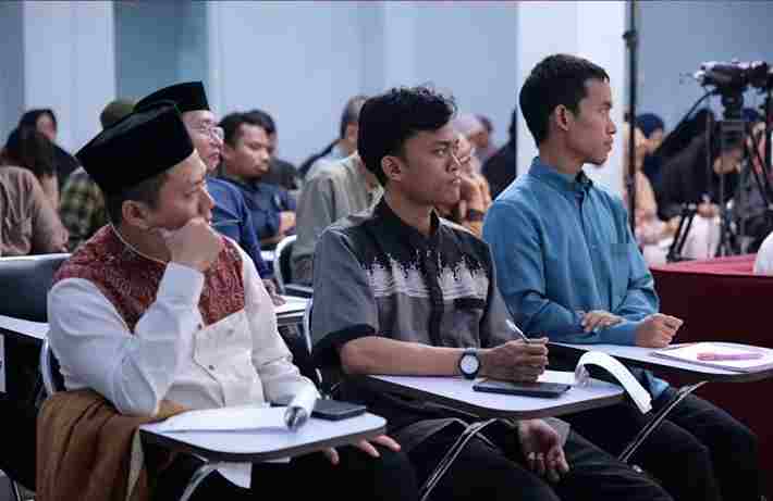 Ust. Agus Fadilla Sandi mewakili Ma’had Sabilul Qur’an (MSQ) menghadiri Temu Ilmiah & Pidato Akhir Tahun INSISTS 2025 di Aula Imam al-Ghazali, Jakarta, Sabtu (6/12/2025). (Insist Indonesia/Admin)